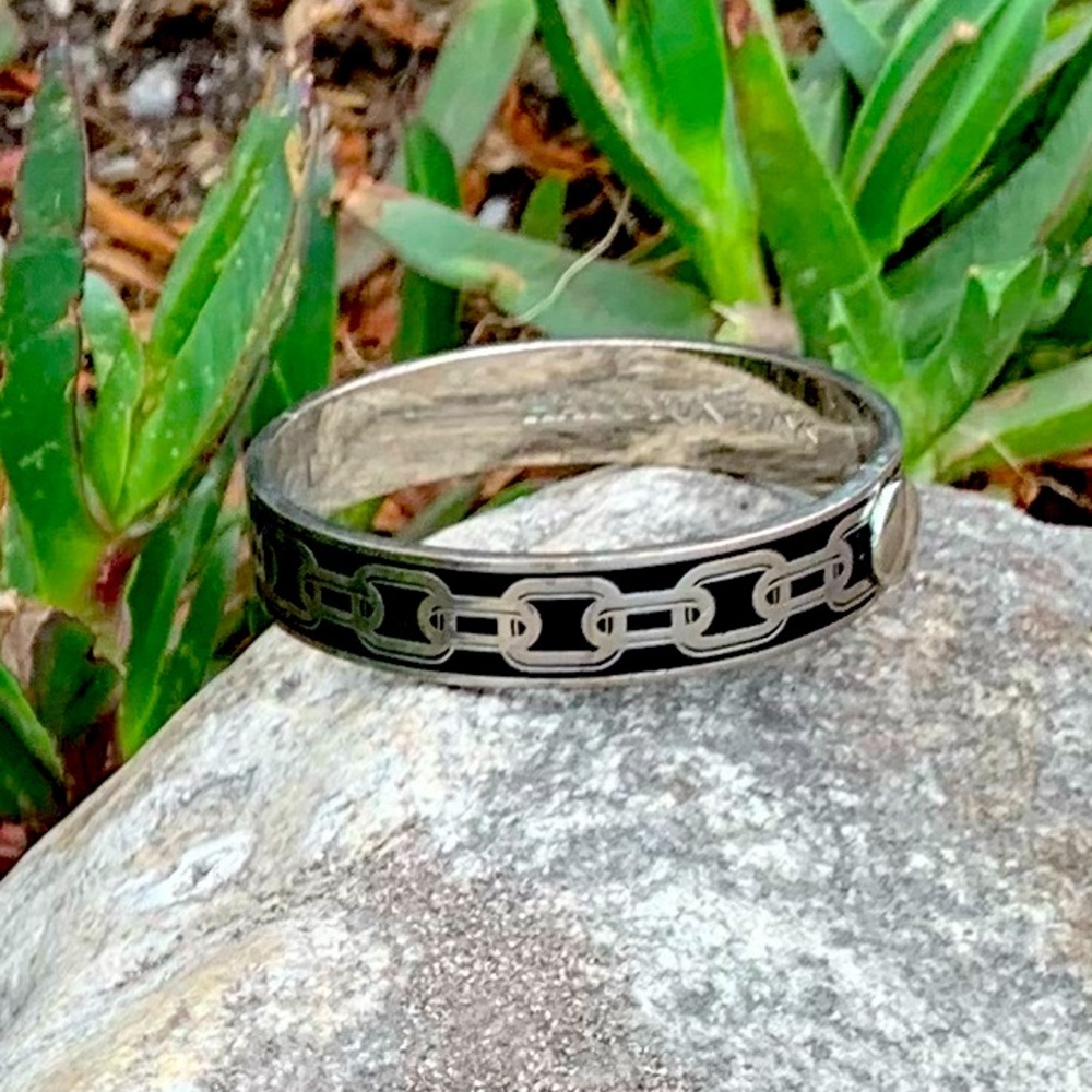 Chain Black & Palladium Hinged Bangle. 1cm in width.